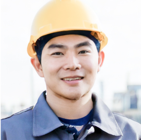 現場作業員について話す男性